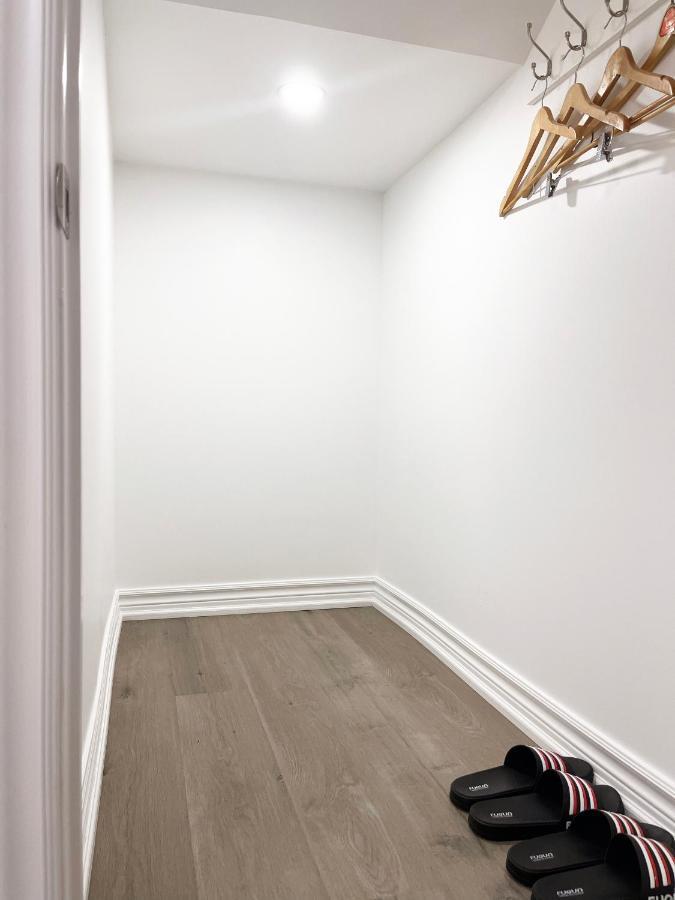 Simple & Tidy Private Rooms Toronto Kültér fotó