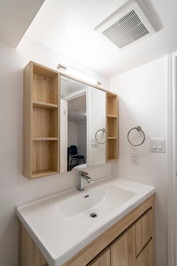 Simple & Tidy Private Rooms Toronto Kültér fotó