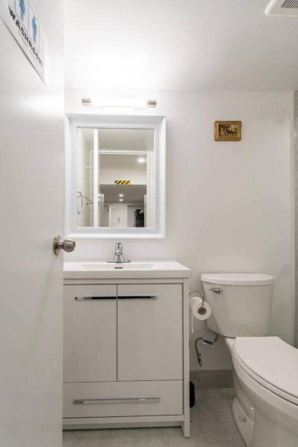 Simple & Tidy Private Rooms Toronto Kültér fotó