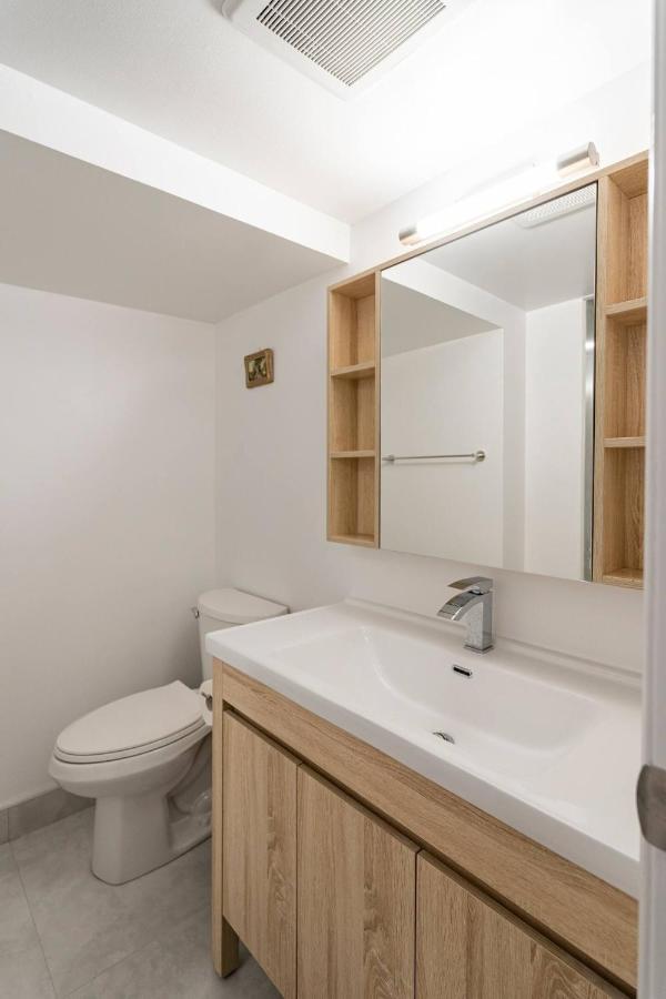 Simple & Tidy Private Rooms Toronto Kültér fotó